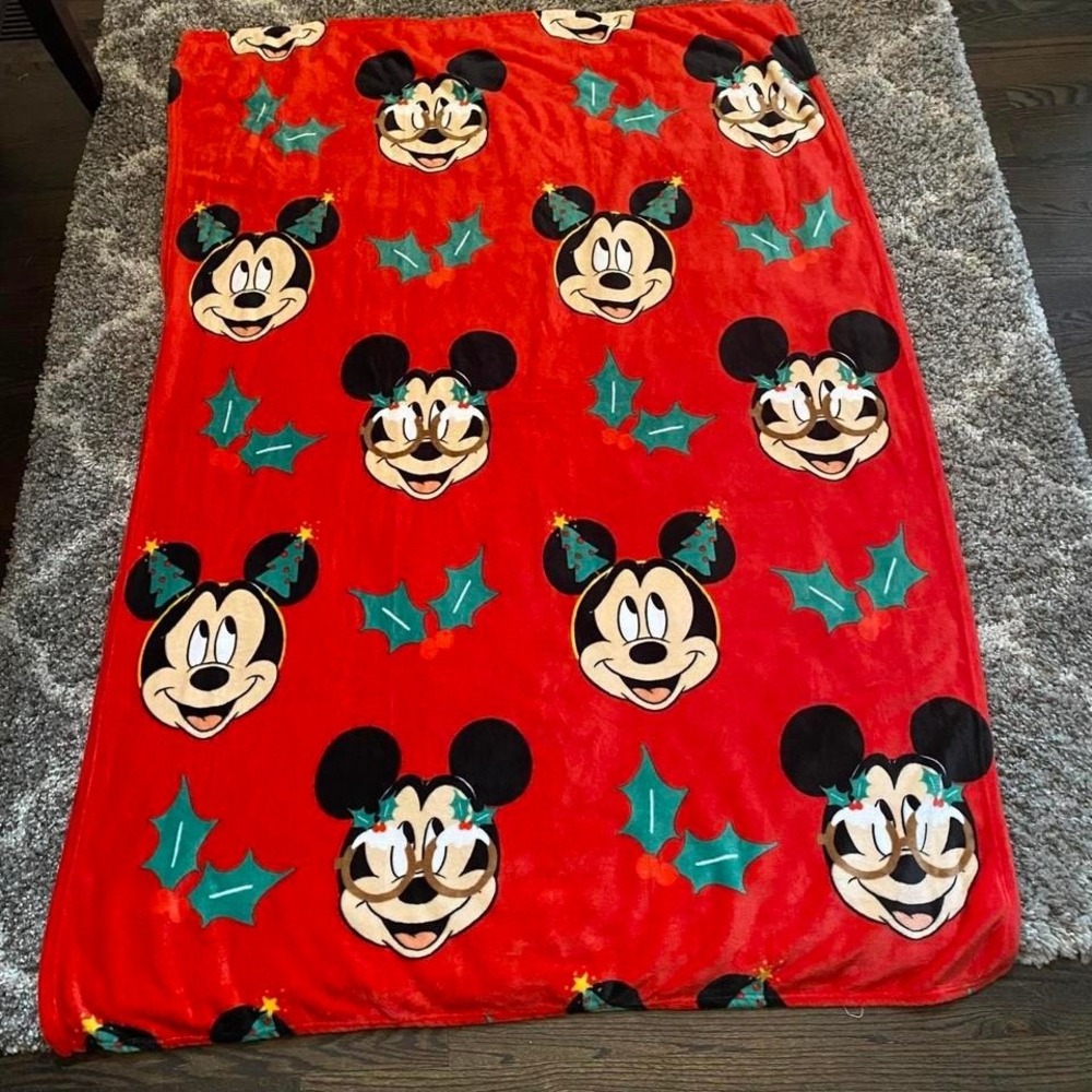 Disney Holiday plush throw blanket Mickey Mouse 50‎ x 70 NWOT